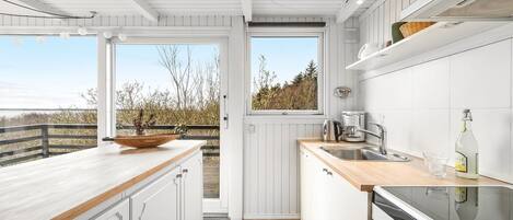 Kühlschrank, Mikrowelle, Geschirrspüler, Kochgeschirr/Geschirr/Besteck