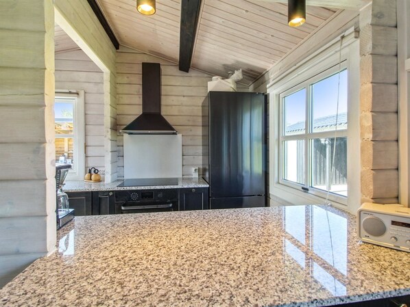 Fridge, microwave, oven, dishwasher - "Botwith" - 400m from the sea by Interhome (Ørsted)