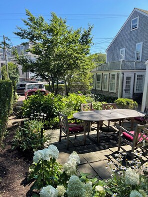 Outdoor dining - In Town Historical Ship Captain's Private House (Nantucket)