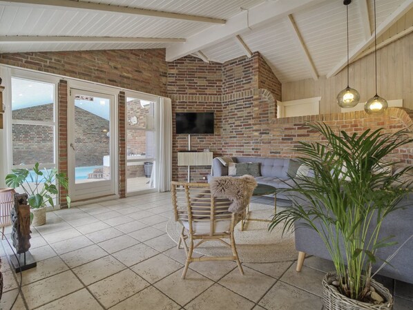 TV, peis og DVD-spiller