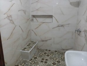 Shower, towels, soap, toilet paper - Grande Villa Proche de la Plage (Agadir)