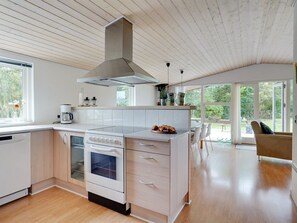 Kjøleskap, mikrobølgeovn, ovn og oppvaskmaskin