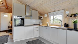 Kjøleskap, mikrobølgeovn, ovn og oppvaskmaskin