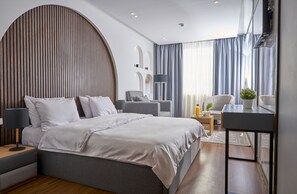 Premium bedding, free minibar, iron/ironing board, free WiFi