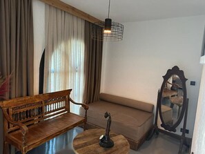 Deluxe-Suite | Bettwäsche aus ägyptischer Baumwolle, hochwertige Bettwaren, Minibar