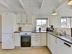 Kühlschrank, Mikrowelle, Ofen, Geschirrspüler