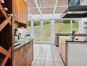 Fridge, microwave, dishwasher, cookware/dishes/utensils