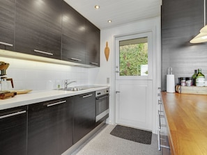 Fridge, dishwasher, cookware/dishes/utensils