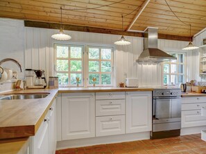 Fridge, microwave, dishwasher, cookware/dishes/utensils