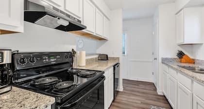 Cozy 2BD Near Walmart HQ | Long Stay Discounts
