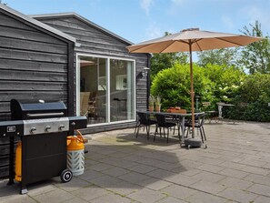 Outdoor dining - "Sigfred" - 1.5km from the sea by Interhome (Hals)