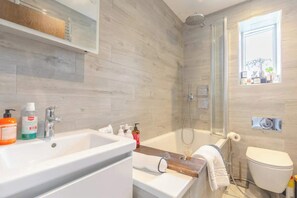 Basic Apartment, Multiple Beds | Bathroom | Towels, soap, shampoo, toilet paper