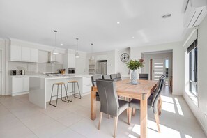 Dining - Your Dream Getaway Awaits! Escape to Paradise in Our Stunning Holiday House! (Rye)