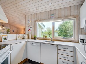 Fridge, dishwasher, cookware/dishes/utensils