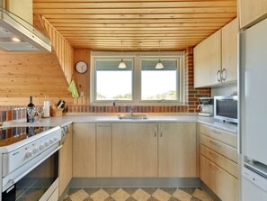 Kühlschrank, Mikrowelle, Geschirrspüler, Kochgeschirr/Geschirr/Besteck