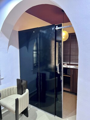 Luxury-Einzelzimmer, 1 King-Bett, Nichtraucher, Stadtblick | Mikrowelle