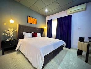 Luxury Single Room, 1 King Bed, Non Smoking, City View | Free WiFi - 4 Fola Daniel Cl (Lekki)