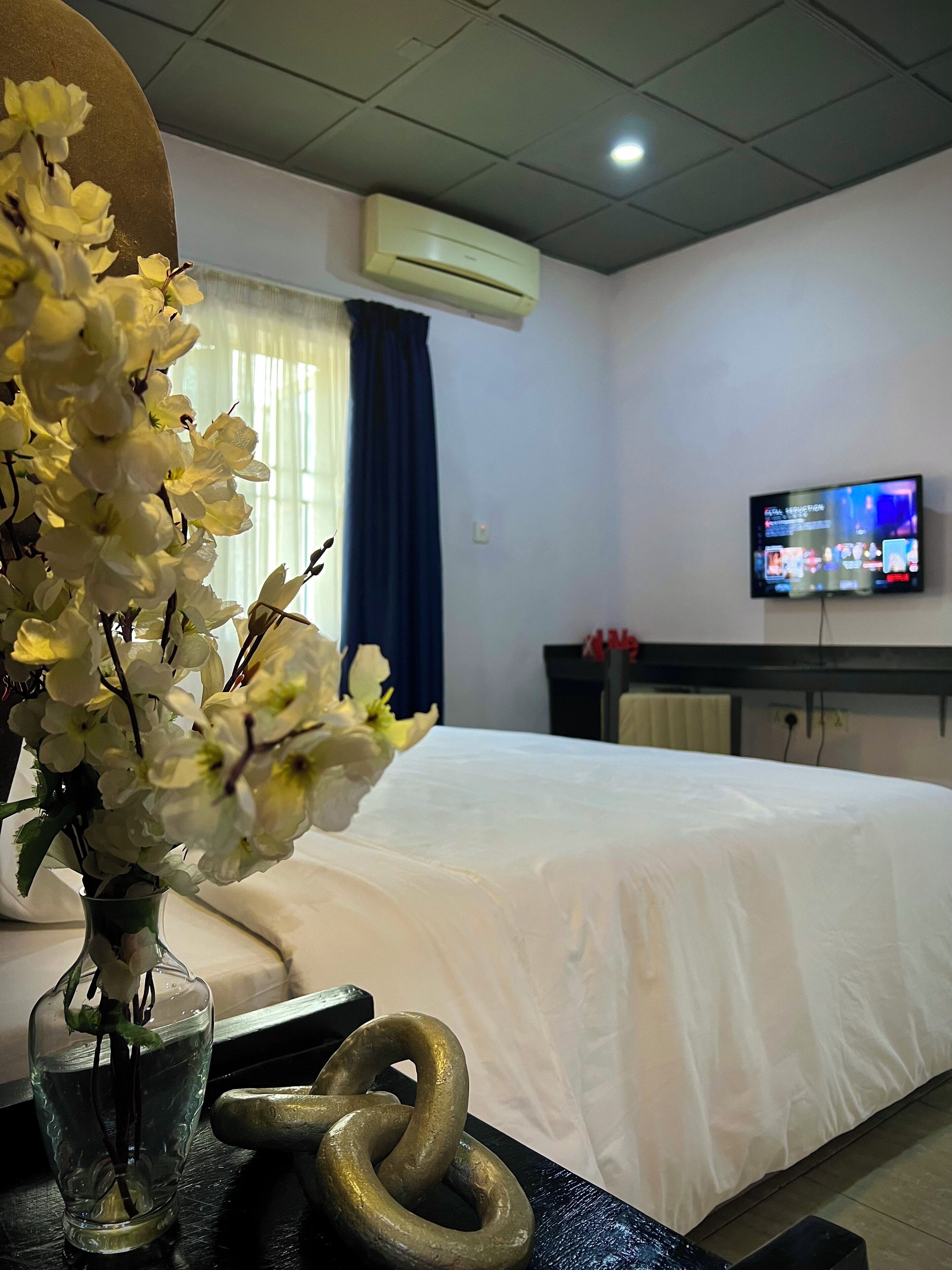 Luxury Single Room, 1 King Bed, Non Smoking, City View | Free WiFi
