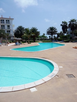 حمّام سباحة خارجي