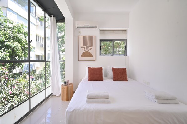2 habitaciones, tabla de planchar con plancha, wifi y ropa de cama