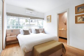 2 slaapkamers, een strijkplank/strijkijzer, wifi, beddengoed