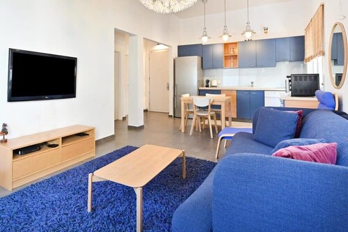 Dizengoff Area 2BR by HolyGuest