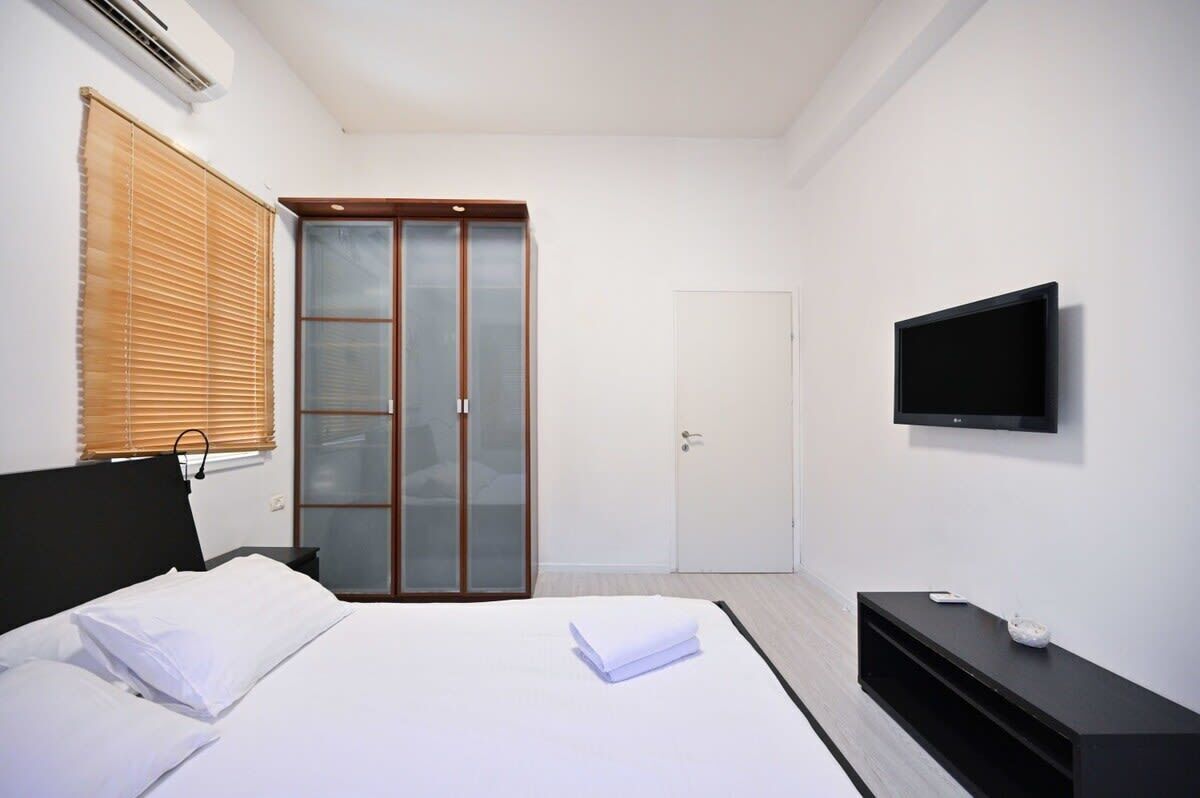 2 chambres, fer et planche à repasser, Wi-Fi, draps fournis