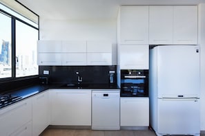 Coffee/tea maker, fridge, microwave, oven