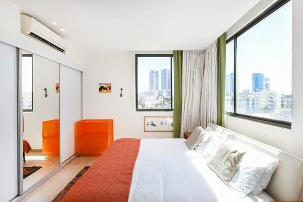 2 bedrooms, iron/ironing board, travel cot, WiFi