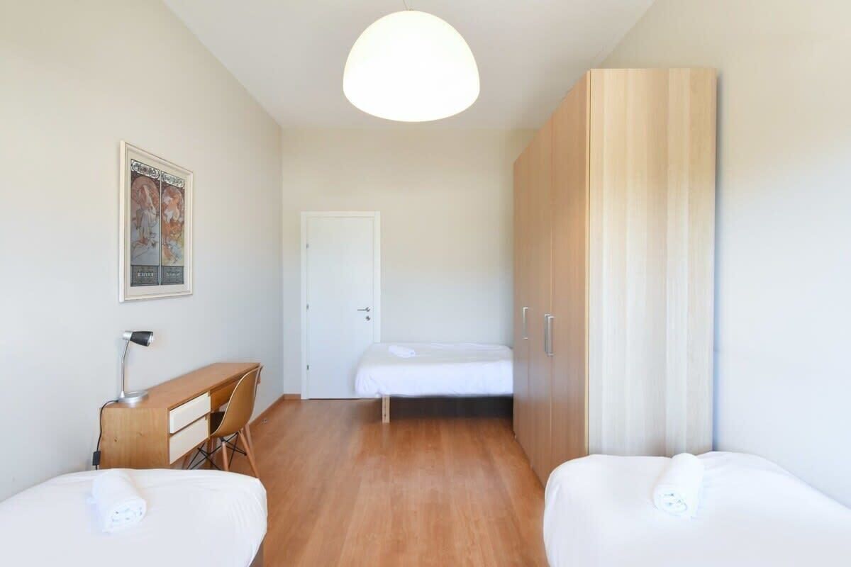 2 habitaciones, tabla de planchar con plancha, wifi y ropa de cama 