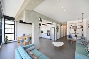 TV - Designer 2BR in Rembrandt street by HolyGuest (Tel Aviv-Yafo)