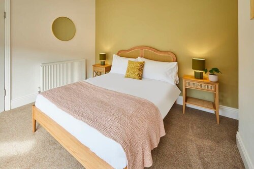 Host & Stay | Sunbeam House