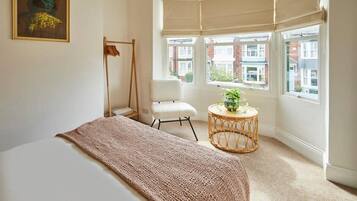 2 bedrooms, iron/ironing board, travel cot, free WiFi