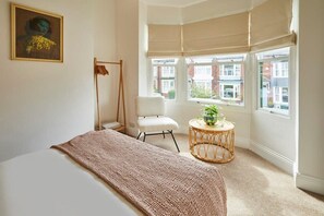 2 slaapkamers, een strijkplank/strijkijzer, reisbedje, gratis wifi