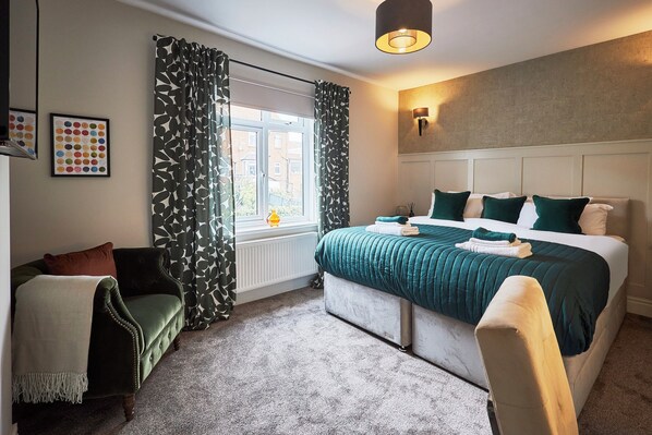 2 camere, una scrivania, ferro/asse da stiro, Wi-Fi gratuito