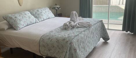 3 室のベッドルーム、アイロン / アイロン台、WiFi (無料)、ベッドシーツ