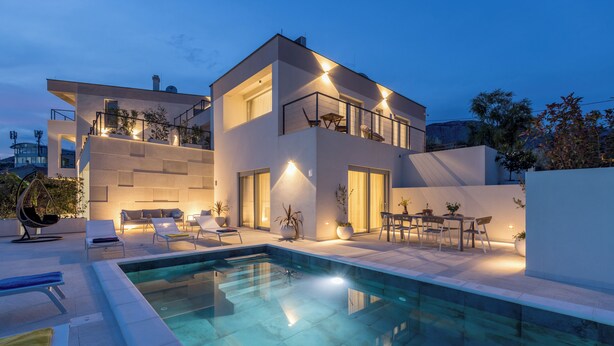 A modern two-story house with a swimming pool, outdoor seating, and a balcony with a table and chairs. - Modern Villa Callista - 3 bedroom luxury villa (Žrnovnica)