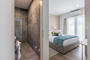 3 habitaciones, tabla de planchar con plancha, wifi y ropa de cama 