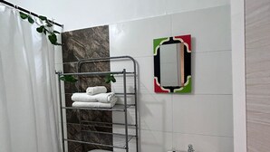 Shower, towels - Apartment 3cb-1 in the Old Center With Wifi (Cartagena)
