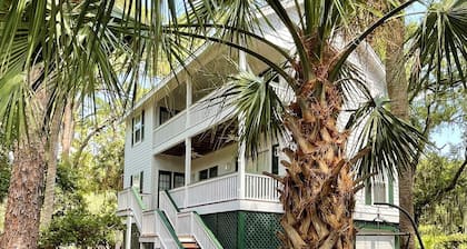 FRIPP ISLAND Limo golf cart, Bikes, Ping Pong, FirePit, Cards avail, sleeps 13
