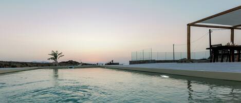 Outdoor pool, a heated pool