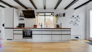 Fridge, dishwasher, cookware/dishes/utensils