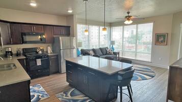 Kondominium, 1 kamar tidur | Dapur pribadi | Lemari es, oven, mesin pembuat kopi/teh, dan pemanggang roti