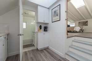 1 bedroom, iron/ironing board, travel cot, free WiFi