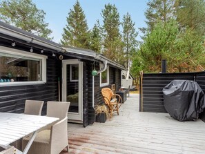 Outdoor dining - "Susannah" - from the sea by Interhome (Hals)