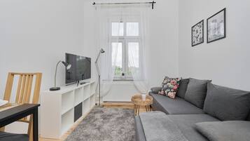 Studio, Kitchen | Individually furnished, iron/ironing board, free WiFi, bed sheets