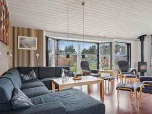 TV, fireplace, DVD player