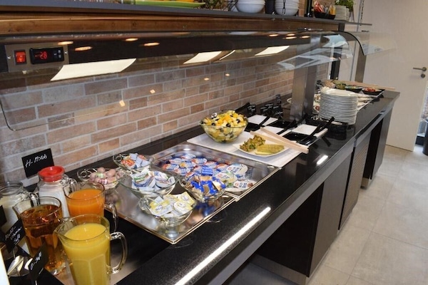 Esmorzar diari d'estil bufet (10.00 EUR per persona)