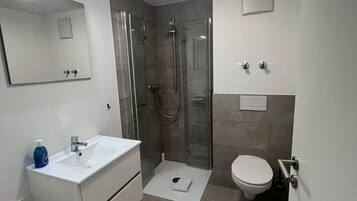 Basic Double Room | Bathroom | Shower, hair dryer, towels, soap