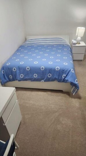 1 soverom, strykejern/-brett, wi-fi og sengetøy